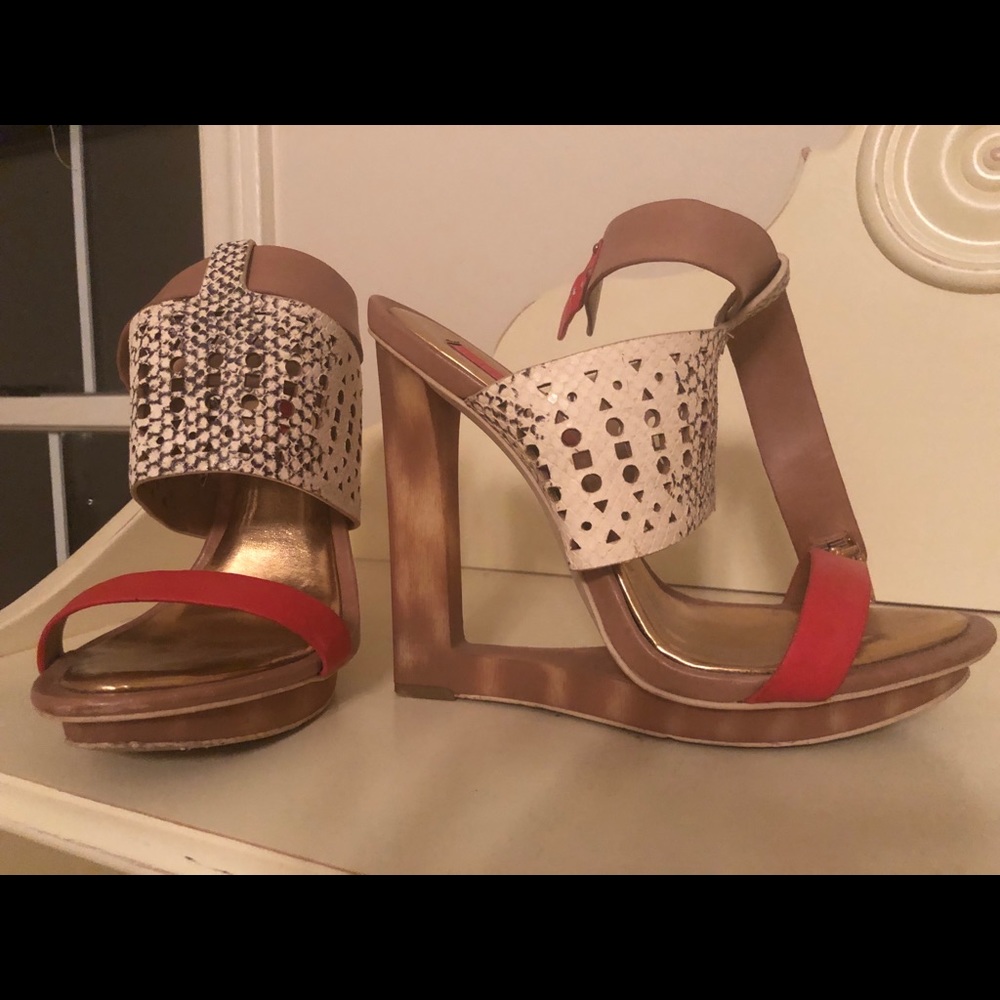 Bcbgmaxazria wedges